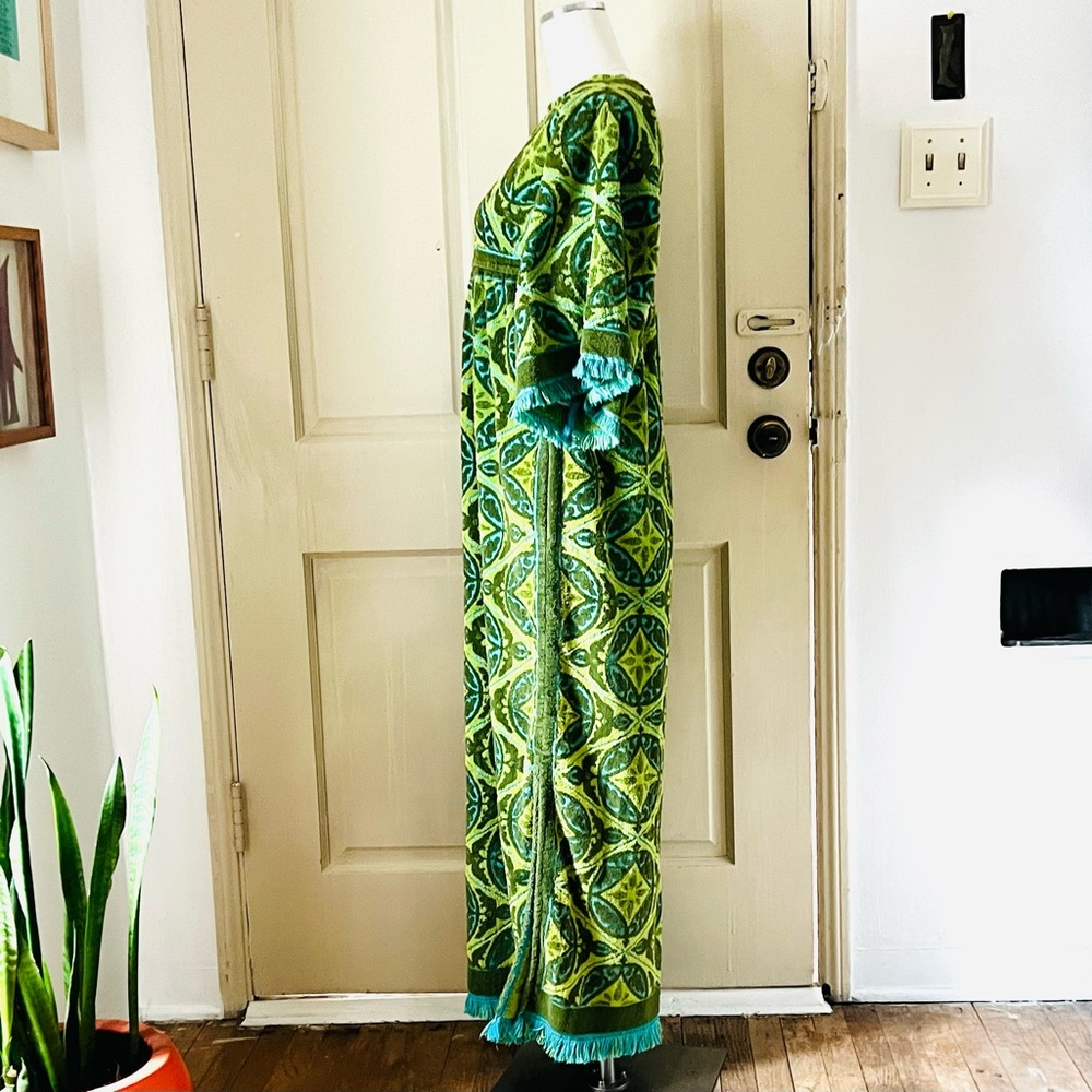 1970’s Hiltons terrycloth coverup/robe. - Picture 2 of 9